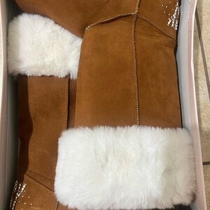 Juicy Couture Brown and White Winter Boots with Plush Lining